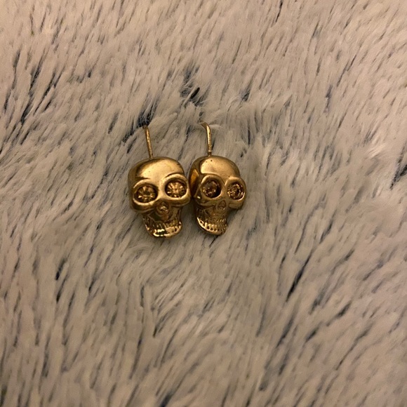 Betsy Johnson gold skull earrings. - Picture 4 of 4
